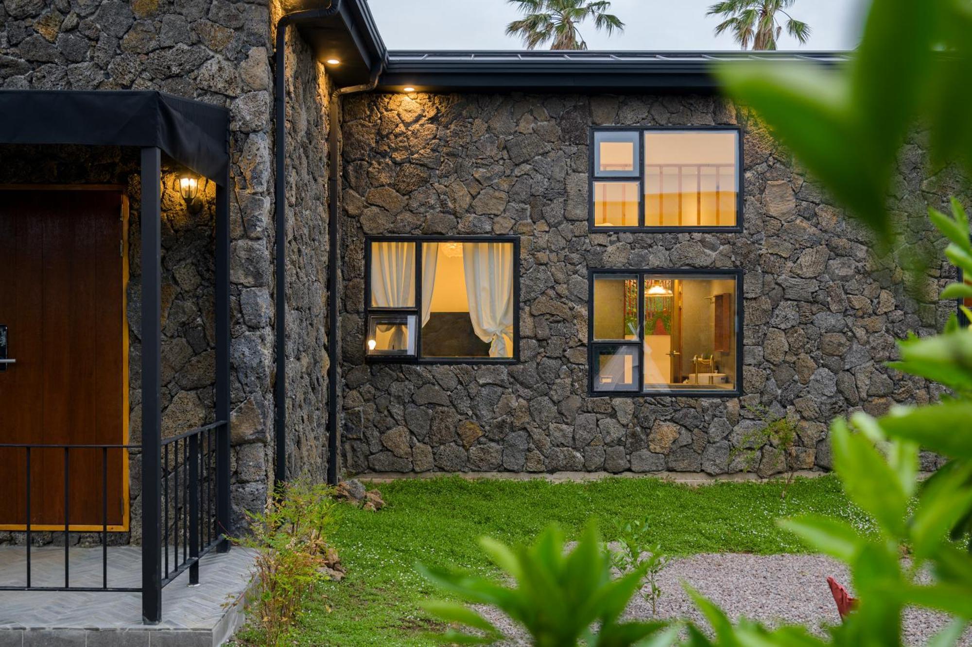 Wol Yeong Sa Gye Villa Seogwipo Exterior photo